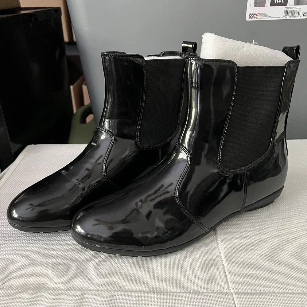 Bumble Black Wanted Rain Boot 10M Slip On 454105 EUC Shiny Ankle Boots